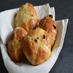 Préparez facilement de delicieux Hot Cross Buns. 
Ces petits pains briochés sont un régal ! 

Retrouvez la recette sur notre site.